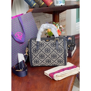 กระเป๋าถือ ทรงหมอน ขนาดกลาง Tory burch T Monograme Jacquaed Duffle