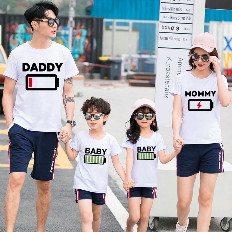 เสื้อยืด คอกลม แขนสั้น พิมพ์ลายแบตเตอร์รี่ สําหรับครอบครัว