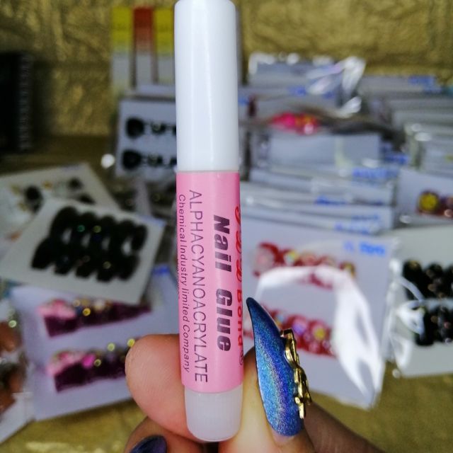 กาวสำหรับติดเล็บ ราคาต่อ1หลอด