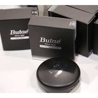 แป้งบูเต้ตลับสีดำ Butae Oil Control Powder