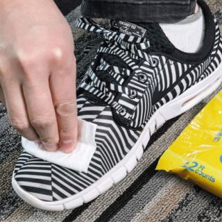 ทิชชู่เปียกสำหรับทำความสะอาดรองเท้า
Sneaker wipes ทิชชู่วิเศษ