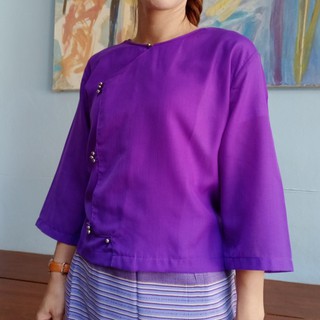 เสื้อผ้าป่าน คอกลม สีน้ำตาล ชมพู ชมพูนม  กระดุมกระดิ่งเงินป้าย แขนสามส่วน เนื้อผ้าบาง ใส่สบาย เสื้อพื้นเมือง ชุดไทย