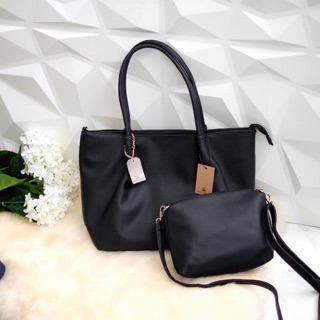 แท้💯% ทรงใหม่ล่าสุด สวยมากค่า  ใบนี้ซื้อ 1 ได้ถึง 2 กระเป๋า ทรง Tote  จากแบรนด์ David Jones