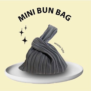 Wylla brand กระเป๋าผ้าพลีท Mini bun bag