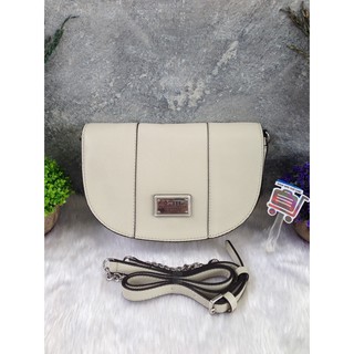 GUESS CROSSBODY BAG กระเป๋าสะพายหนัง Saffaino