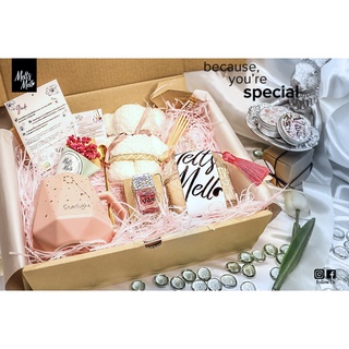 MeltsMell Candle Gift Box เทียนหอม X หินมงคล มูเตลู น้ำหอมติดรถยนต์ ของขวัญ แทนความหมายดีๆ น่ารัก หรูหรา