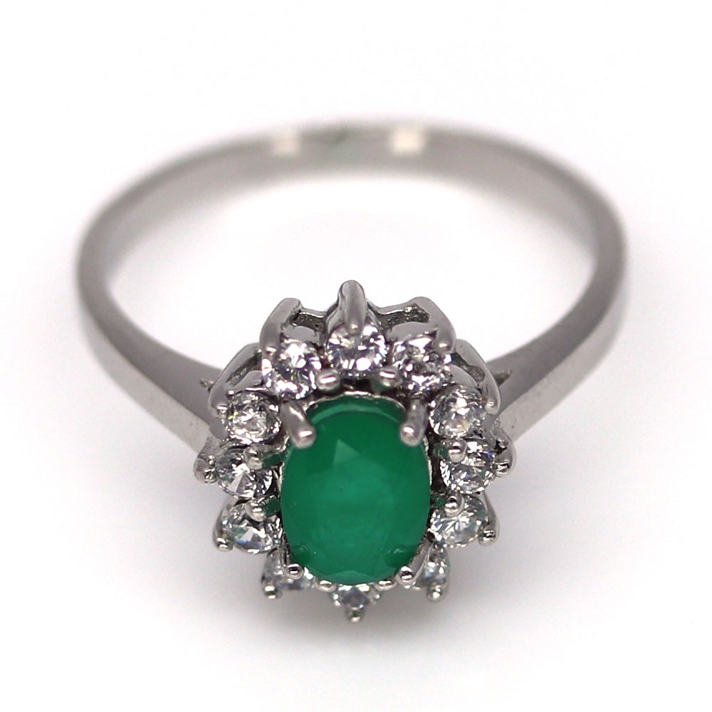 แหวนพลอยแท้ มรกต สีเขียว   5 X 7 mm. และ เพชร Cz เงินแท้ 925 ชุบทองคำขาว ไซร์แหวน 6.75