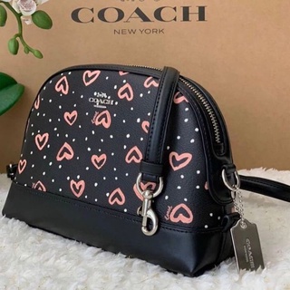 🎀 (สด-ผ่อน) โดมมินิ ไม่มีหู สีดำลายหัวใจ 9 นิ้ว Coach 91152 DOME CROSSBODY WITH CRAYON HEARTS PRINT