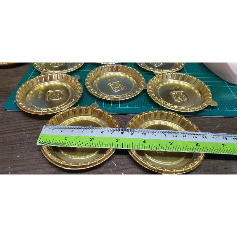 แผ่นรองเค้กสีทอง 8ซม แพค 95-100ชิ้น ถาดรองเค้ก PVC สีทอง 95-100 ชิ้น/แพ็ค