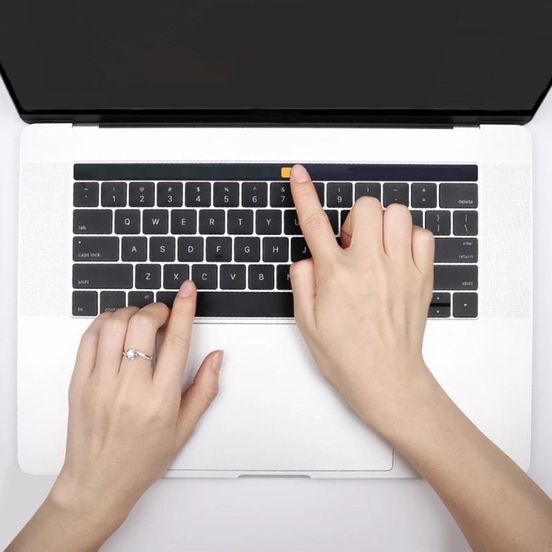 พร้อมส่ง🇹🇭ฟิล์มกันรอยทัชบาร์ MacBook Pro 16” A2141 ฟิล์มด้าน ทัชลื่นมากค่ะ