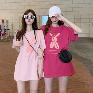 เสื้อยืด Oversize เกาหลี พิมพ์ลายการ์ตูน น่ารักๆ คอกลม แขนสั้น กระต่ายชมพู (light pink) กับกระต่ายแดง (rose red)