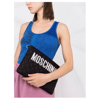 Moschino กระเป๋า คลัทช์ถือพร้อมถุงผ้า