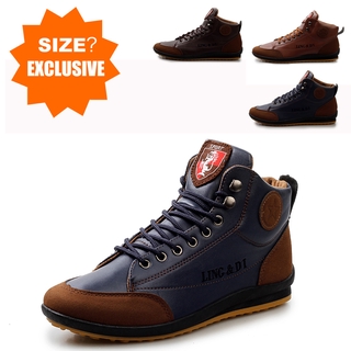 Mens Ferrari รองเท้าบูทหนังข้อสั้น สไตล์วินเทจ แฟชั่นสำหรับผู้ชาย Driving shoes Riding Shoes sneakers Casual boots