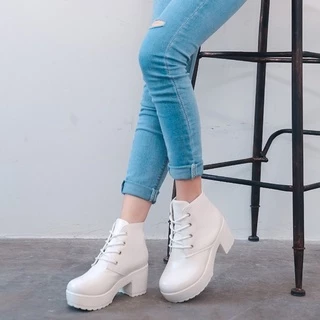 พรีออเดอร์-รองเท้าบูท Sz.35-45 (ขาว,ดำ) ส้นสูง7cm/2.8นิ้ว (CS428)