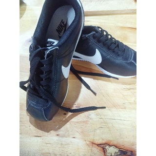 NikeClassic Cortez Leather sneakers มือสองสภาพใหม่มาก