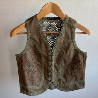 Pena House Embroidered Vest เสื้อกัก พีน่า เฮาส์