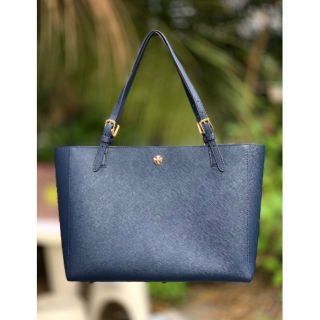 Royal Navy

Tory Burch Emerson Buckle Tote