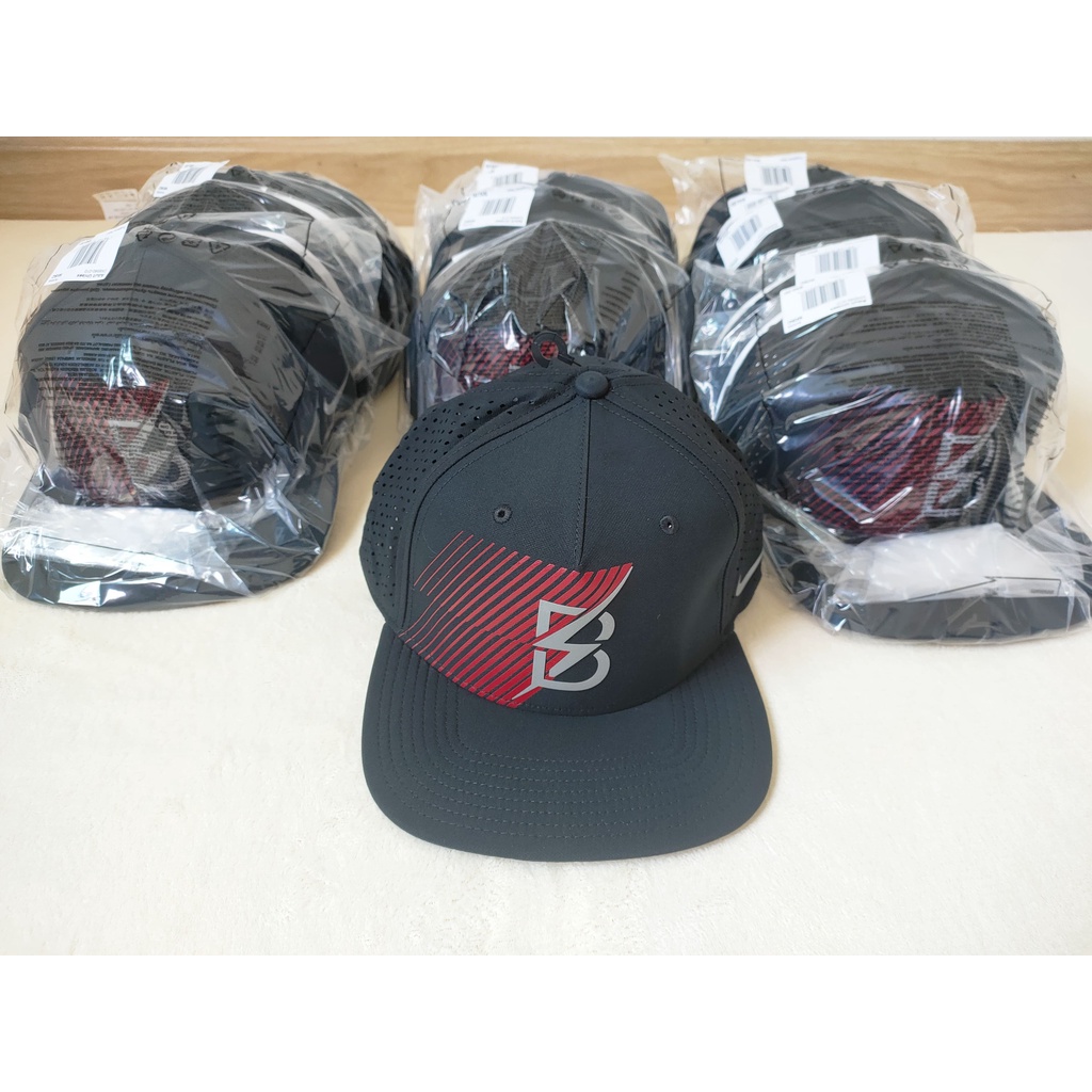 หมวก Nike Bowerman Track Club Pro Trucker Hat 2022 สีแดงดำ