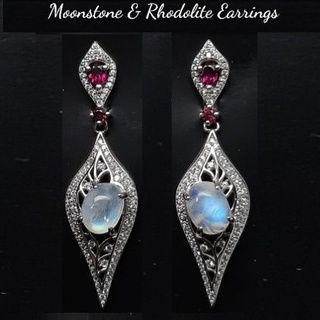 ต่างหู มุกดา Moonstone พลอยแท้ ขนาด 6.5×8.5 มม.ประดับพลอย โดโรไลท์ Rhodolite ตัวเรือนเงิน 925 ชุบทองคำขาว