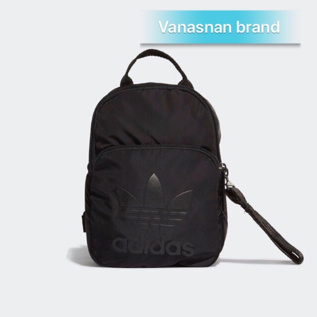 Adidas originals Mini Backpack All in back แท้ 100% ใน shop ไม่เหลือละคะ Used.1 ครั้ง ฟรีออเดอร์มา 1990฿.ส่งต่อ 1500 จ้า