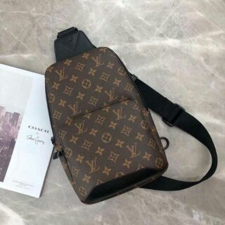 กระเป๋าคาดอก louisvuitton