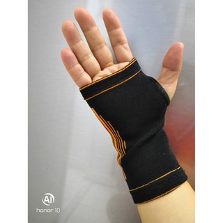 WRIST Support ที่รัด ข้อมือ  บรรเทาอาการเจ็บ กล้ามเนื้อบริเวณฝ่ามือ ข้อมือ  รัด และป้องการการบาดเจ็บเพิ่ม บาดเจ็บซ้ำ ทำใ