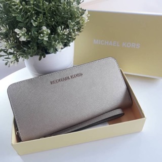 💋 Best seller! งานขายดี รุ่นใหม่คะ Michael kors saffiano Wallet🍭