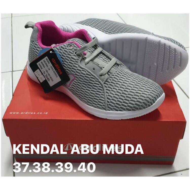 ARDILES รองเท้าผู้หญิงศิลปะรองเท้าผ้าใบ ARDILES ดั้งเดิมของ KENDAL