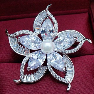 Miss Earring เข็มกลัดดอกไม้ Lotus wild สีเงินคุณภาพสูง มุกสีขาว แต่งเพชรกลีบดอก 2 ชั้น สวยหวาน