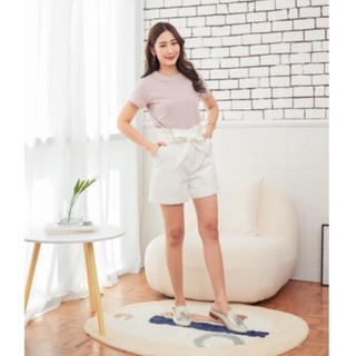 ELEGANT THINGS - POPPY SHORTS IN OFF WHITE กางเกงขาสั้นทรงเอ จับจีบที่เอว มีสายผูกโบว์ที่เอว