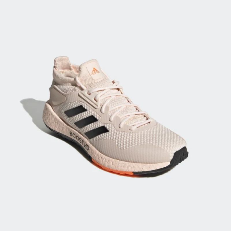 รองเท้าวิ่งหญิง Adidas PULSEBOOST HD ของแท้ 100% Size US7/UK5.5 (มีตำหนิด้านในตามรูป)