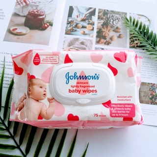 Johnson skin care lightly fragrance baby wipes 75 wipes จอห์นสัน เบบี้ ไวพ์ ผ้าเช็ดทำความสะอาด สกินแคร์ มีน้ำหอม 75 ชิ้น