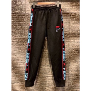 กางเกงขายาว x Fila  Sweatpants In Black การันตีความเหมือนที่สุดให้เลยถ่ายสดจากสินค้าจริง100% Size M เอว 26 / L เอว 28