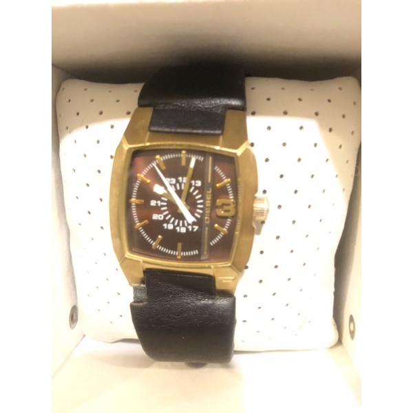 นาฬิกา Diesel สีน้ำตาล