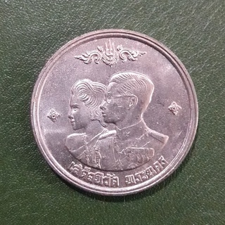 เหรียญ 1 บาท ที่ระลึก เสด็จนิวัตพระนคร ผ่านใช้สภาพดี พร้อมตลับ