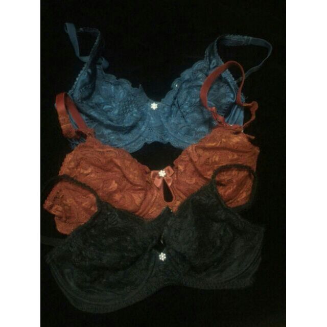 เสื้อชั้นในลูกไม้ WIENNA