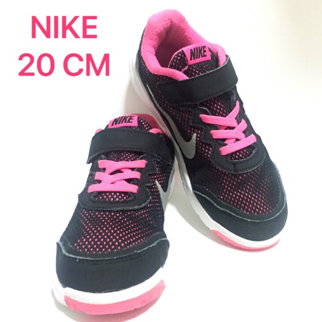 รองเท้าผ้าใบ NIKE