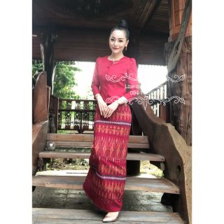 เสื้อไหมลาว สวยงาม..เรียบหรู 💢ดูไฮ 
#พร้อมส่งครบไซส์ 32-34-36-38-40-42
#งานสวยงานเนี๊ยบ งานเป๊ะใส่แล้วปัง