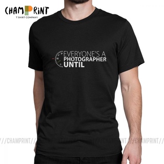 เสื้อยืดครอปเสื้อยืดแขนสั้น ผ้าฝ้าย 100% พิมพ์ลาย Everyones A Photographer Until สําหรับผู้ชายS-5XL