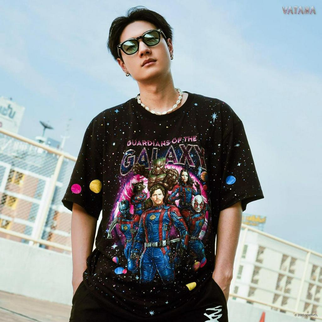 VATANA เสื้อสีดำ พิมพ์ลาย GUARDIAN OF THE GALAXY VOL.3 OVP | Multi-Glows in the dark ลิขสิทธิ์ MARVE