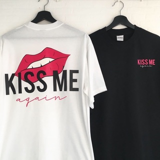 AVANDA_OFFICIAL - เสื้อยืดสกรีนลาย kiss me สกรีนด้านหน้า - ด้านหลัง