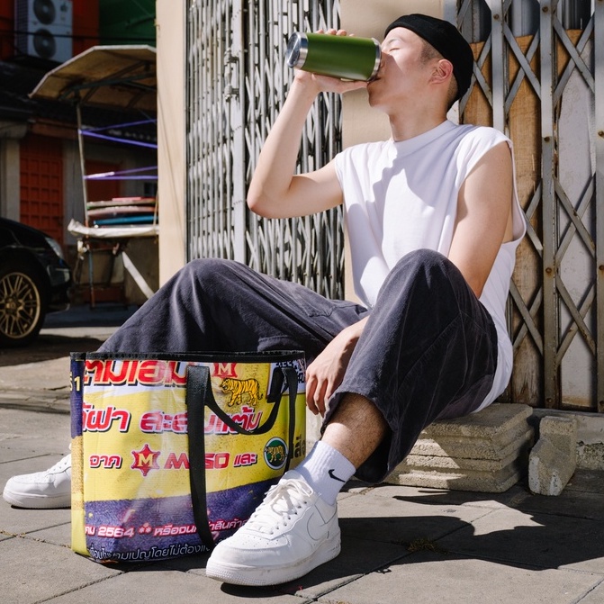 คิดจากถุง - กระเป๋า Shopping Bag จากแบนเนอร์ รุ่น ฮึดสู้อย่างเสือ ลวดลายเอกลักษณ์เฉพาะใบ
