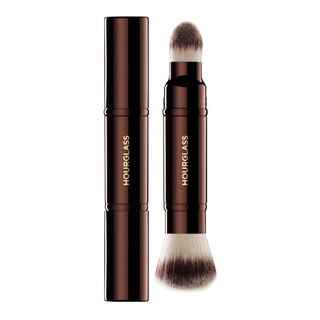 HOURGLASS แปรงแต่งหน้า Double-Ended Complexion Brush แปรงสำหรับใบหน้า แปรง อุปกรณ์แต่งหน้า เครื่องสำอาง ความงาม