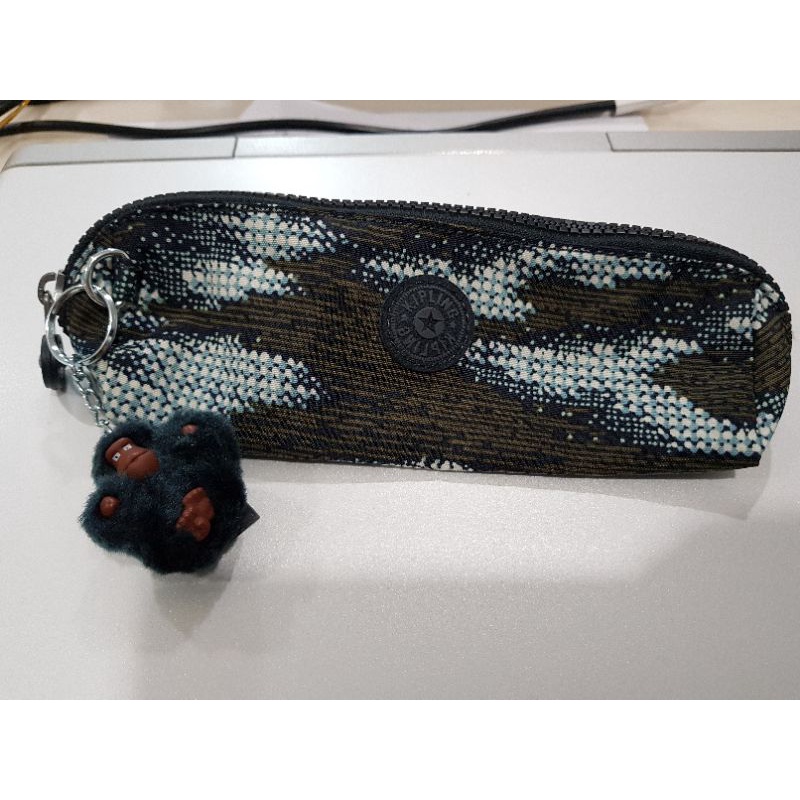 Kipling กระเป๋าอเนกประสงค์ พร้อมพวงกุญแจ
