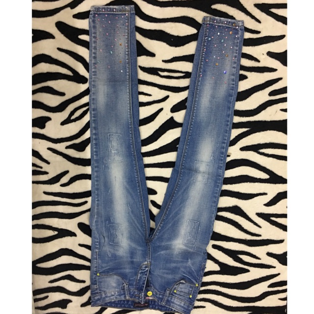 กางเกงยีนส์ใหม่ Topic