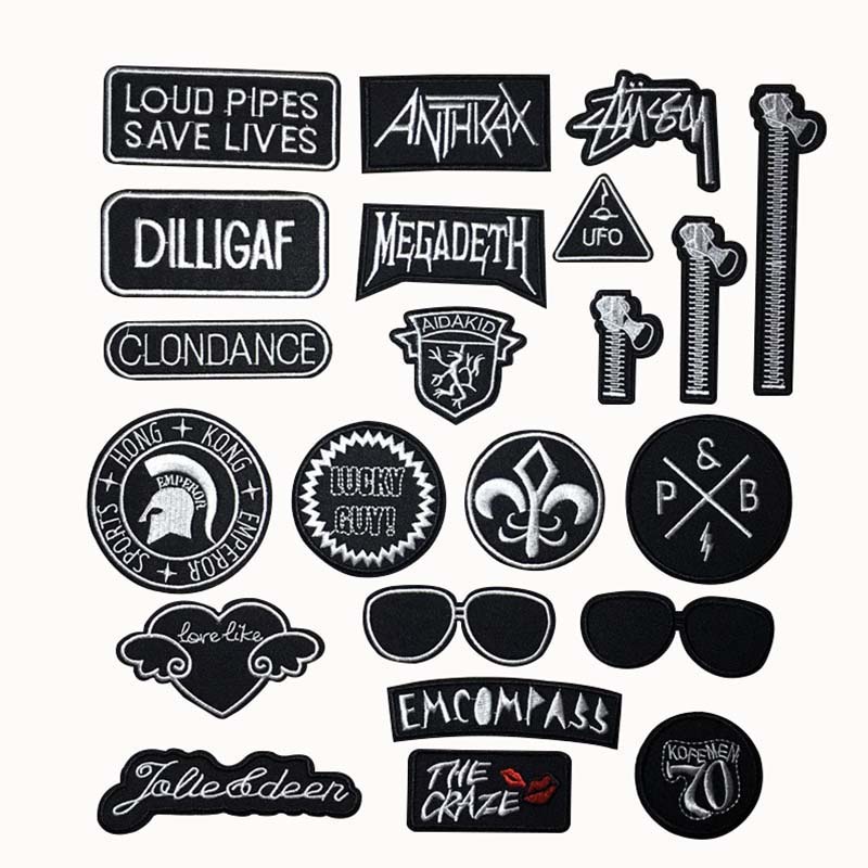 LOUD PIPES SAVE LIVES Iron-On แพทช์เย็บปักถักร้อย - ข้อความสีดําและสีขาวปักตัวอักษรแพทช์สําหรับแจ็คเก็ต, กระเป๋า DIY