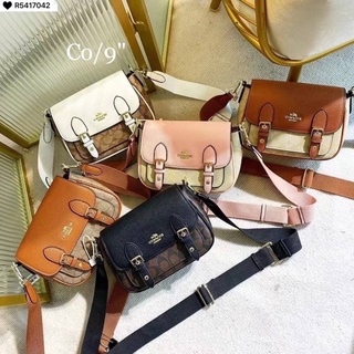 กระเป๋าสะพายข้าง Coach