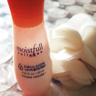 ครีมบำรุงผิวหน้ากลางวัน moistfull collagen