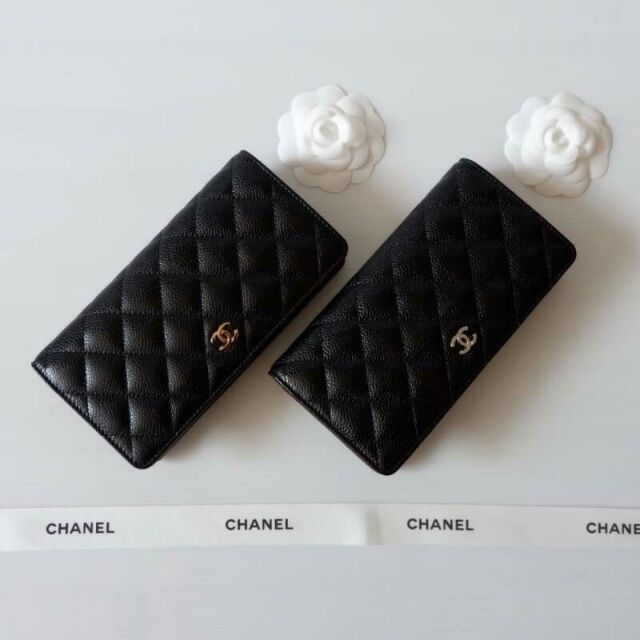 New Chanel bifold wallet black caviar  holo 25