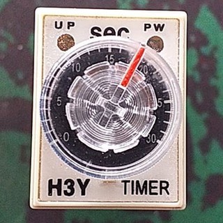 H3Y-2 0111RON AC220V Delay Timer contact 5 A  0-30 sec พร้อมฐานซ็อคเก็ต PYF14-A